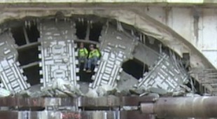 Workers eclipsed by Bertha's cutterhead size