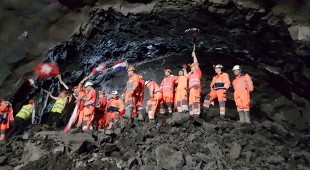 Vadlaheidi tunnel breakthrough