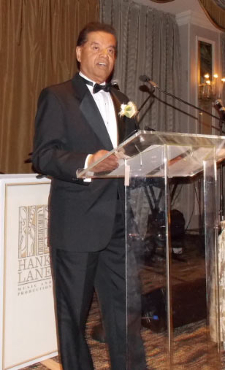 JEC Principal Prakash Donde accepts 2015 Leader of Industry Award